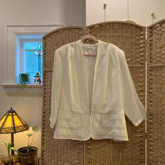 🤍HOST PICK🤍 Vintage 80s white oversized blazer with satin trim details - Picture 1 of 15